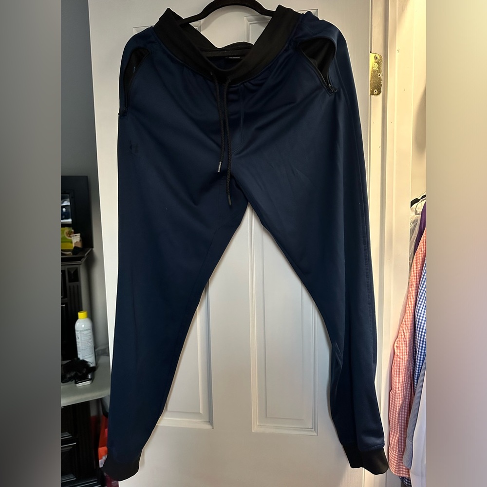 Under Armour Men’s Sportstyle Joggers in Midnight Blue/Black